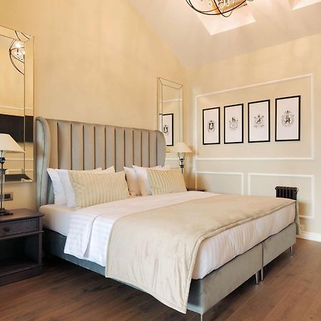 Best Western Plus Market Square Lviv Bagian luar foto