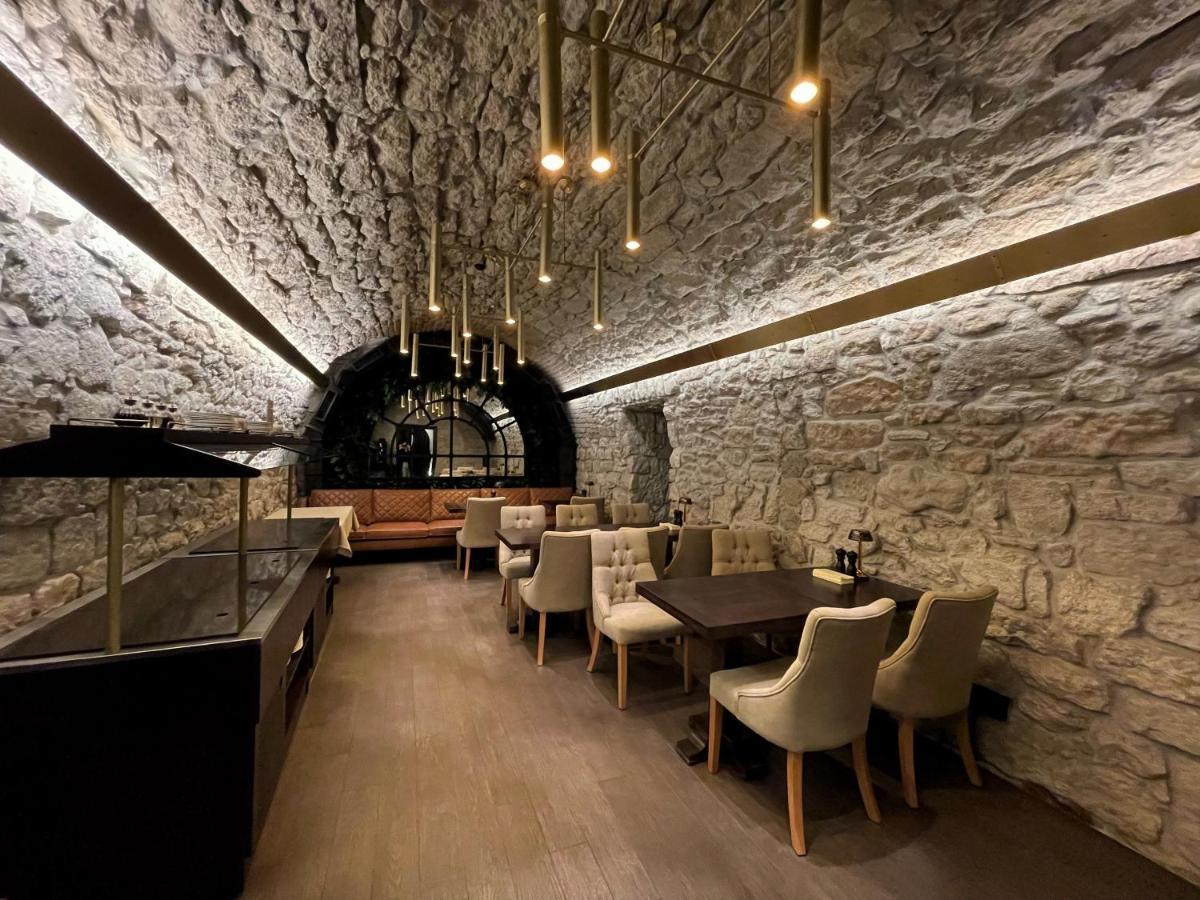 Best Western Plus Market Square Lviv Bagian luar foto