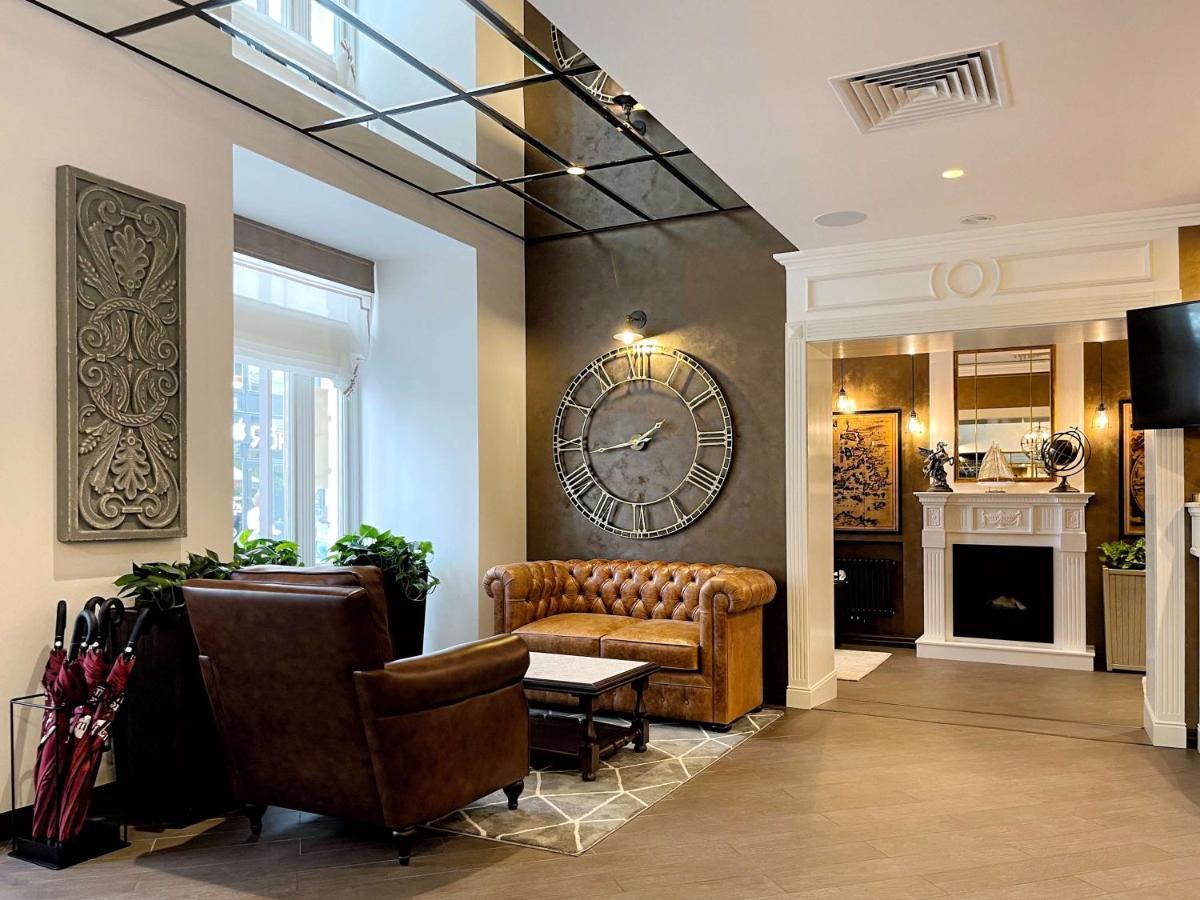 Best Western Plus Market Square Lviv Bagian luar foto