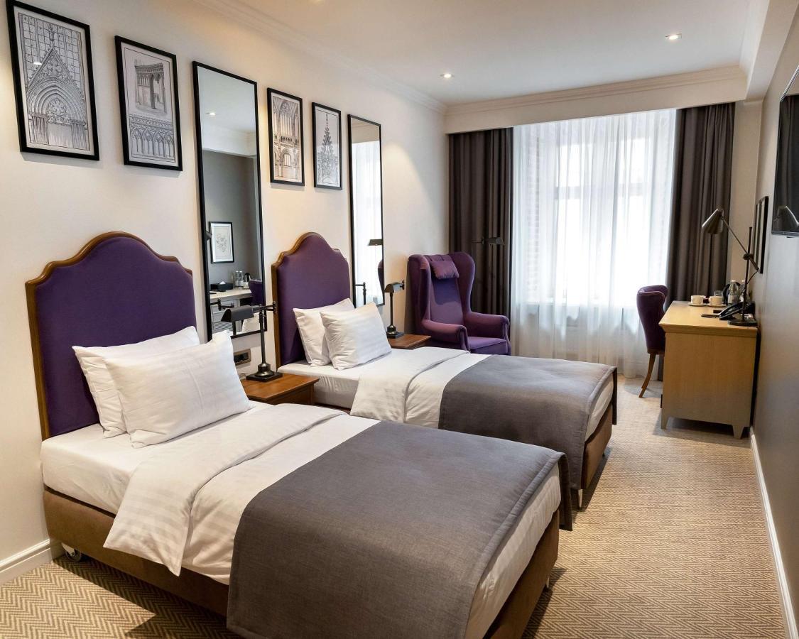 Best Western Plus Market Square Lviv Bagian luar foto