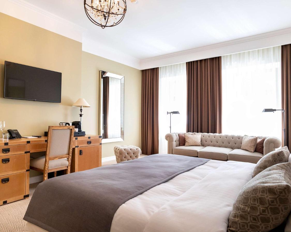 Best Western Plus Market Square Lviv Bagian luar foto