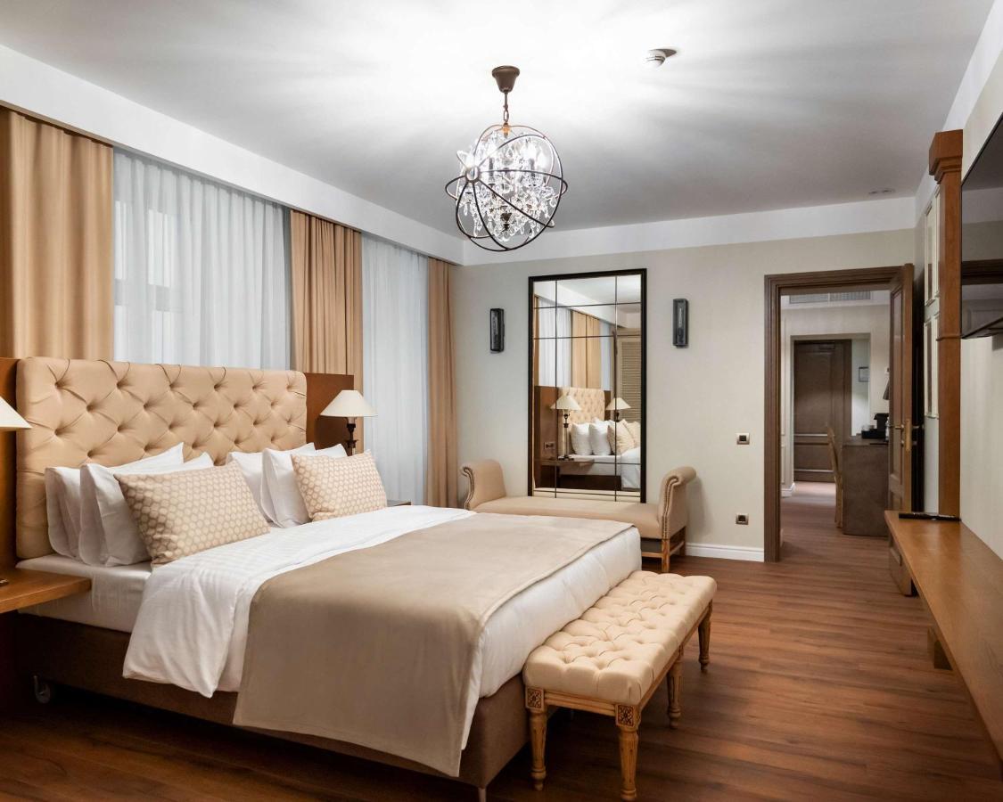 Best Western Plus Market Square Lviv Bagian luar foto