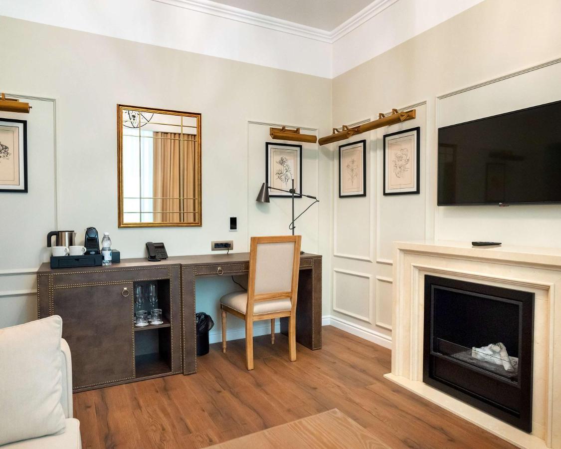 Best Western Plus Market Square Lviv Bagian luar foto