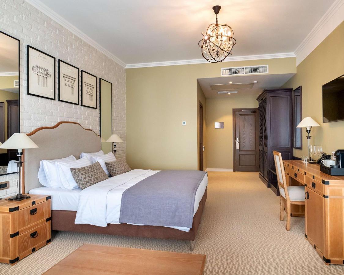 Best Western Plus Market Square Lviv Bagian luar foto