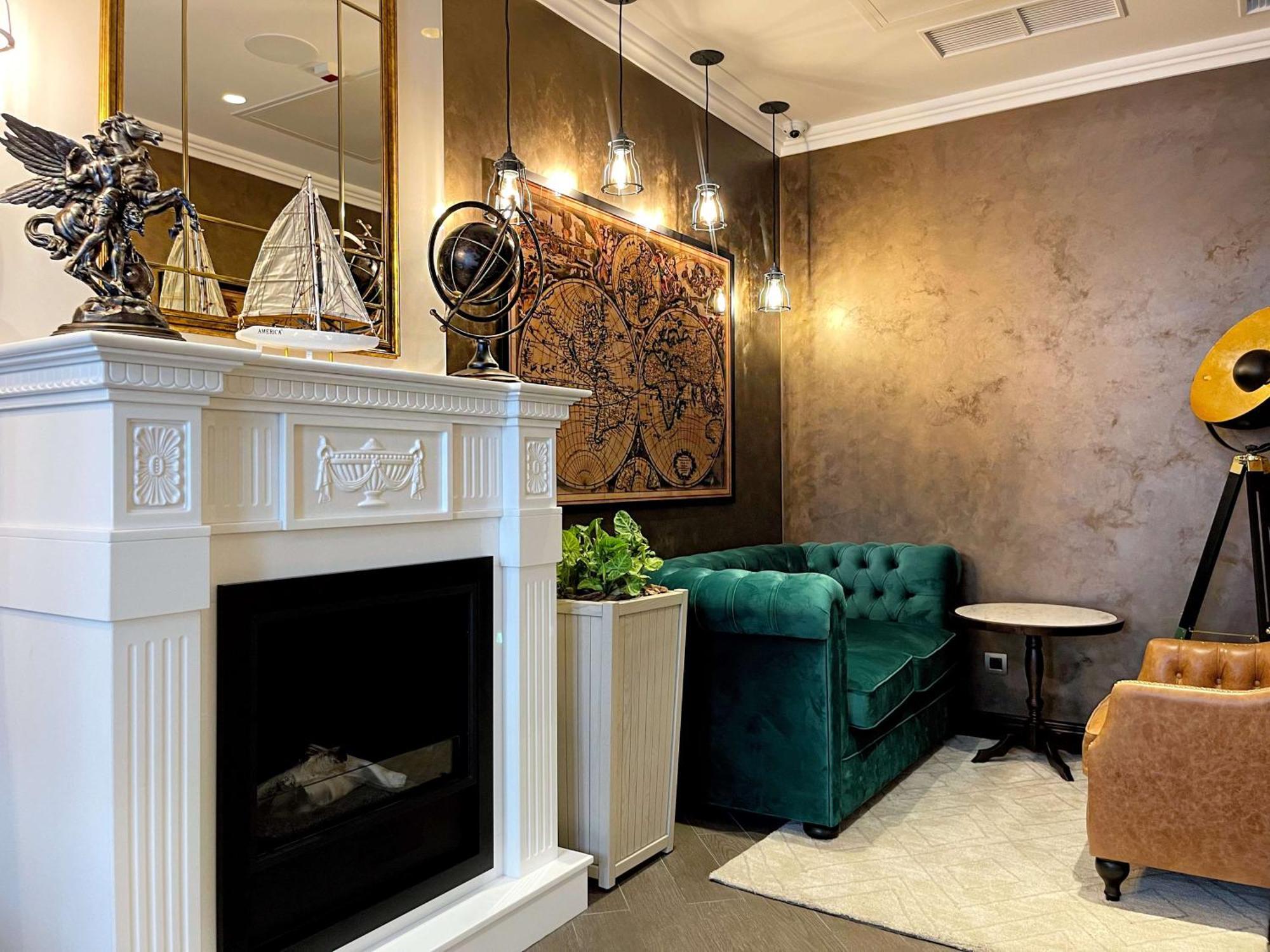 Best Western Plus Market Square Lviv Bagian luar foto