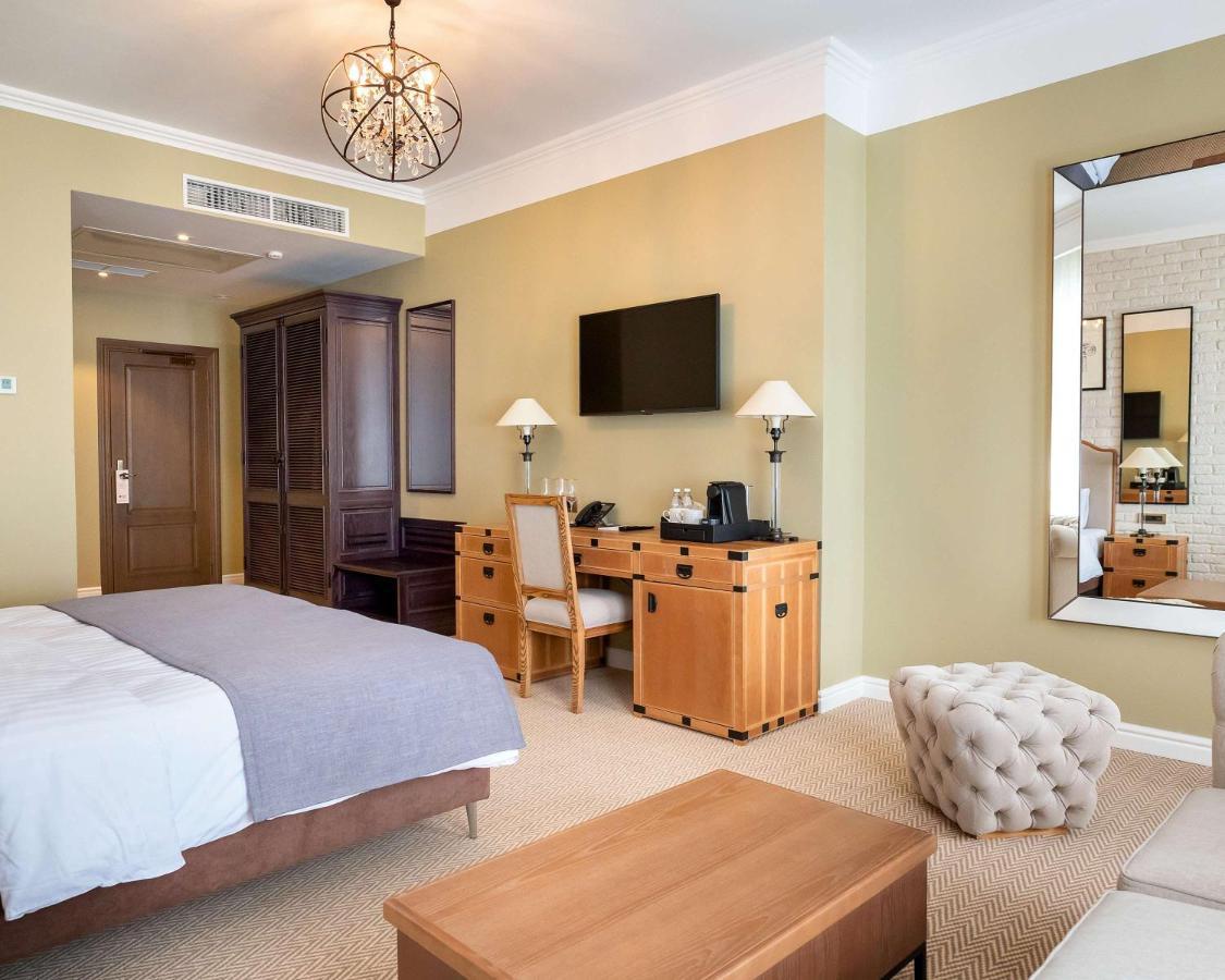 Best Western Plus Market Square Lviv Bagian luar foto