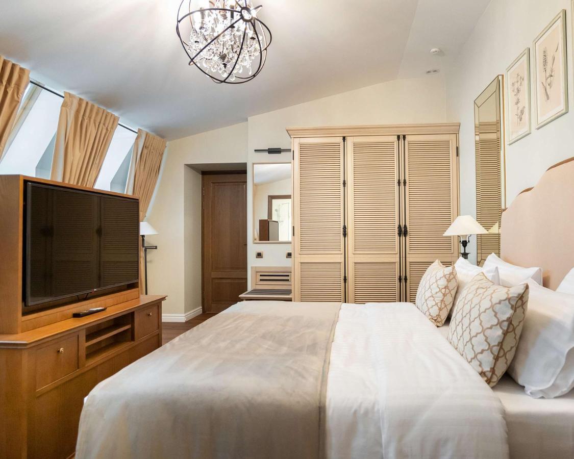 Best Western Plus Market Square Lviv Bagian luar foto
