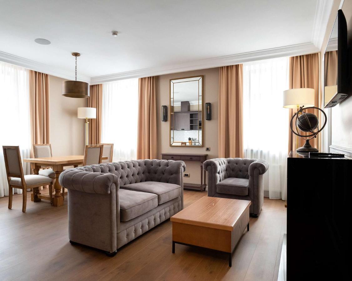 Best Western Plus Market Square Lviv Bagian luar foto