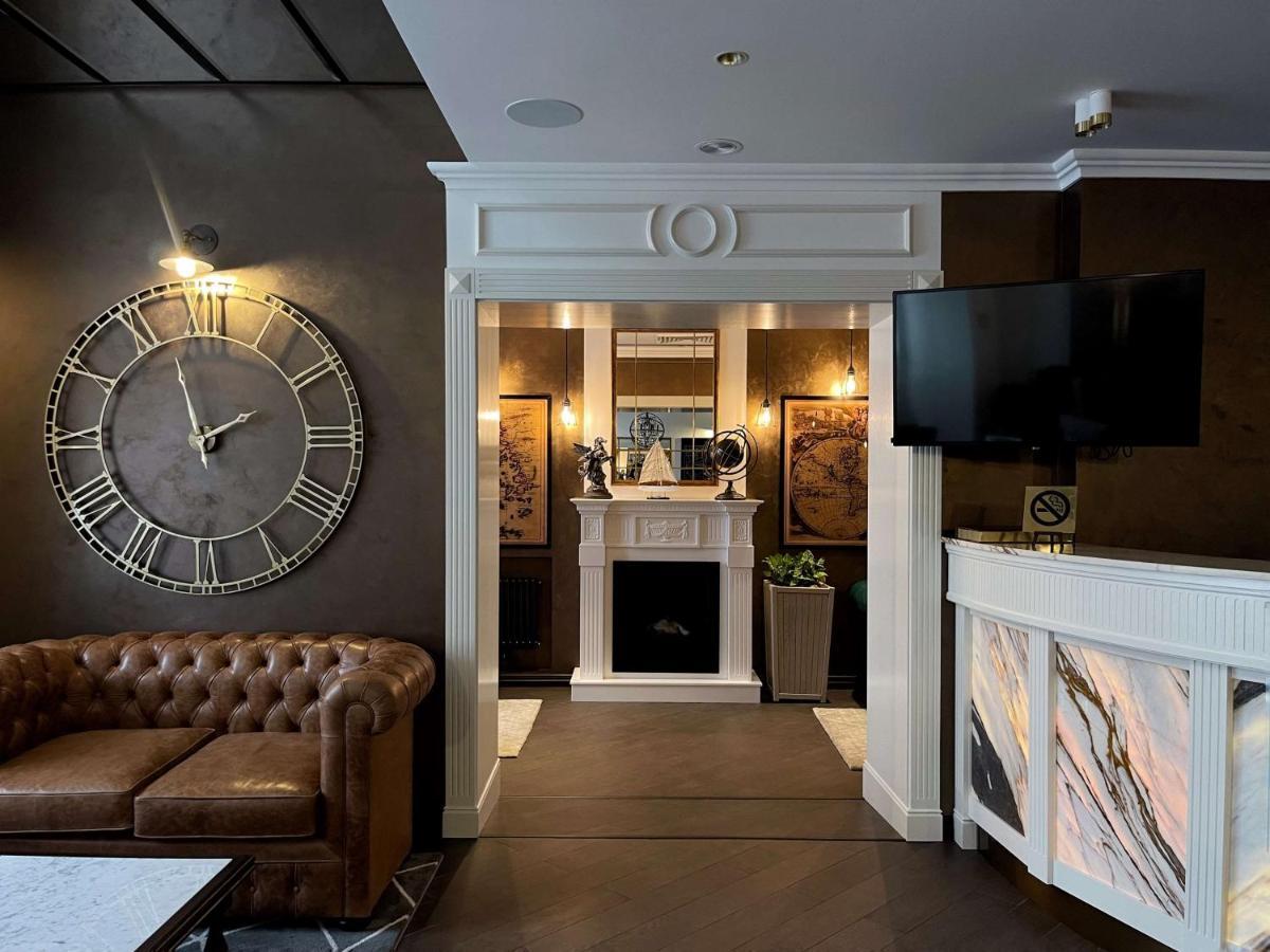 Best Western Plus Market Square Lviv Bagian luar foto