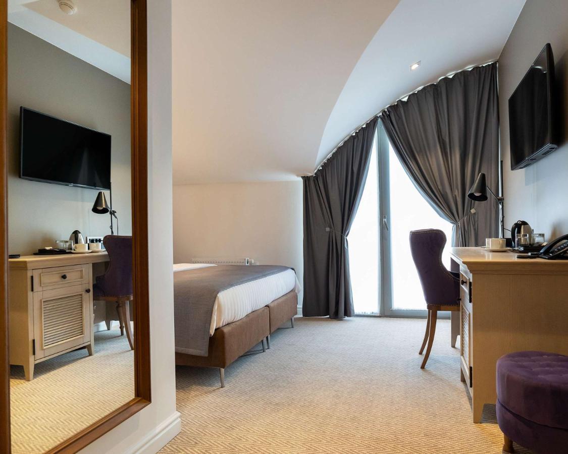Best Western Plus Market Square Lviv Bagian luar foto