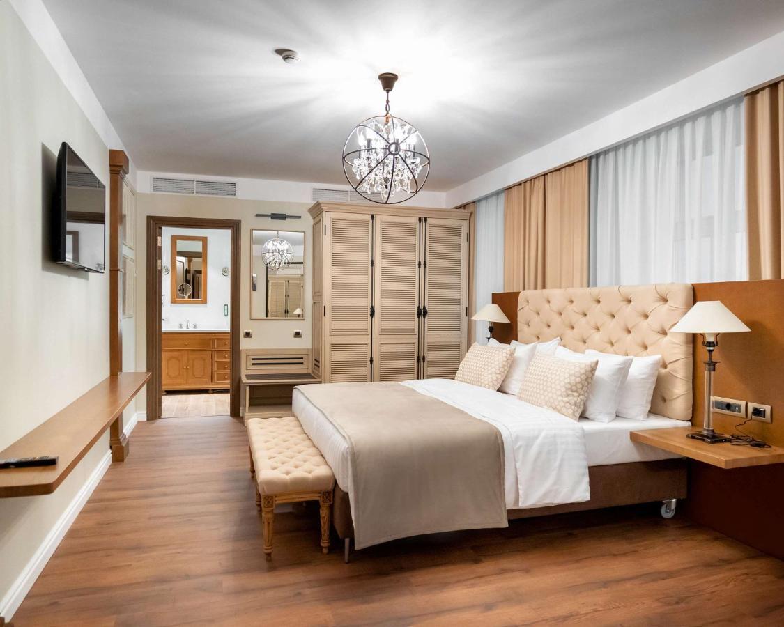 Best Western Plus Market Square Lviv Bagian luar foto