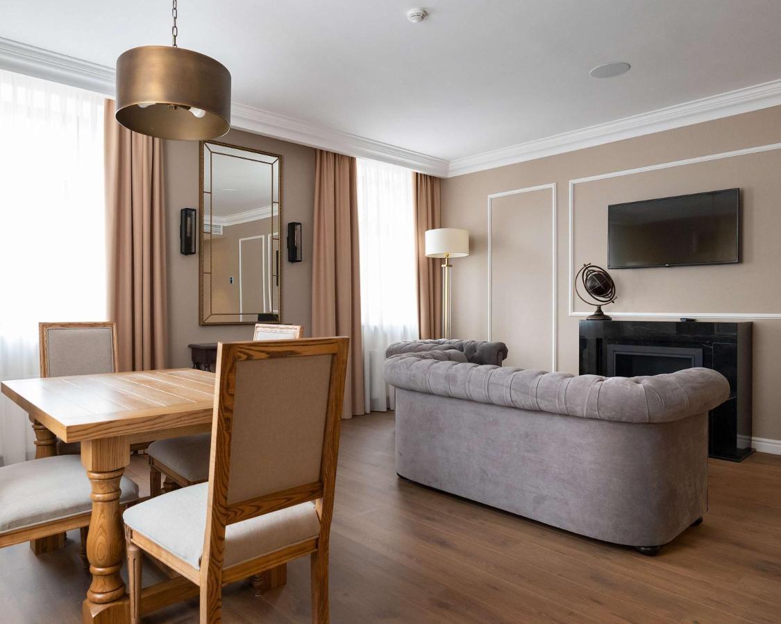 Best Western Plus Market Square Lviv Bagian luar foto