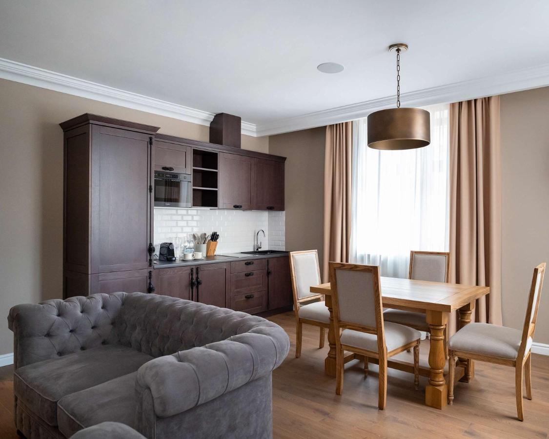 Best Western Plus Market Square Lviv Bagian luar foto