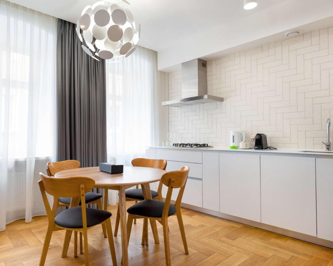Best Western Plus Market Square Lviv Bagian luar foto