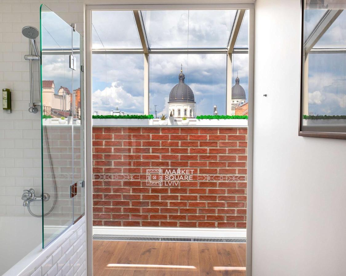 Best Western Plus Market Square Lviv Bagian luar foto