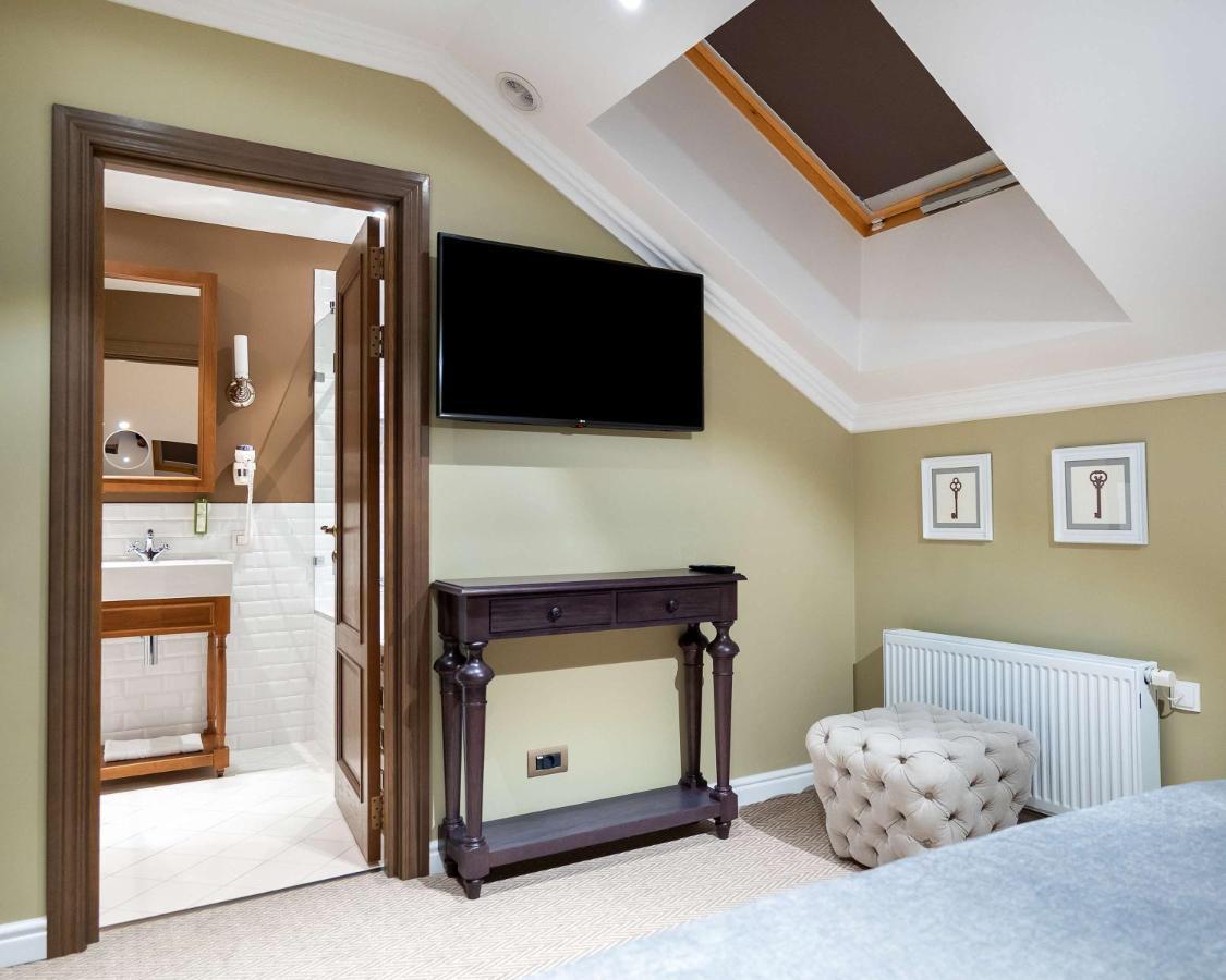 Best Western Plus Market Square Lviv Bagian luar foto