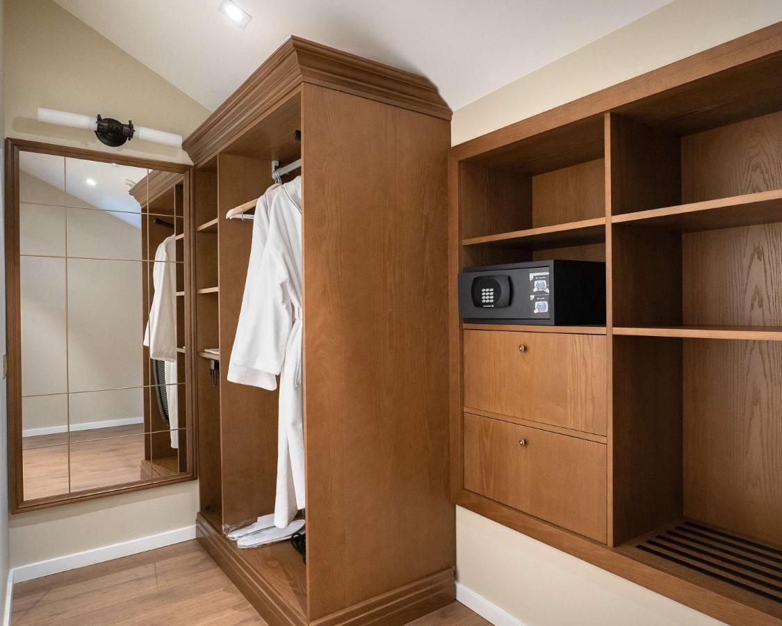 Best Western Plus Market Square Lviv Bagian luar foto